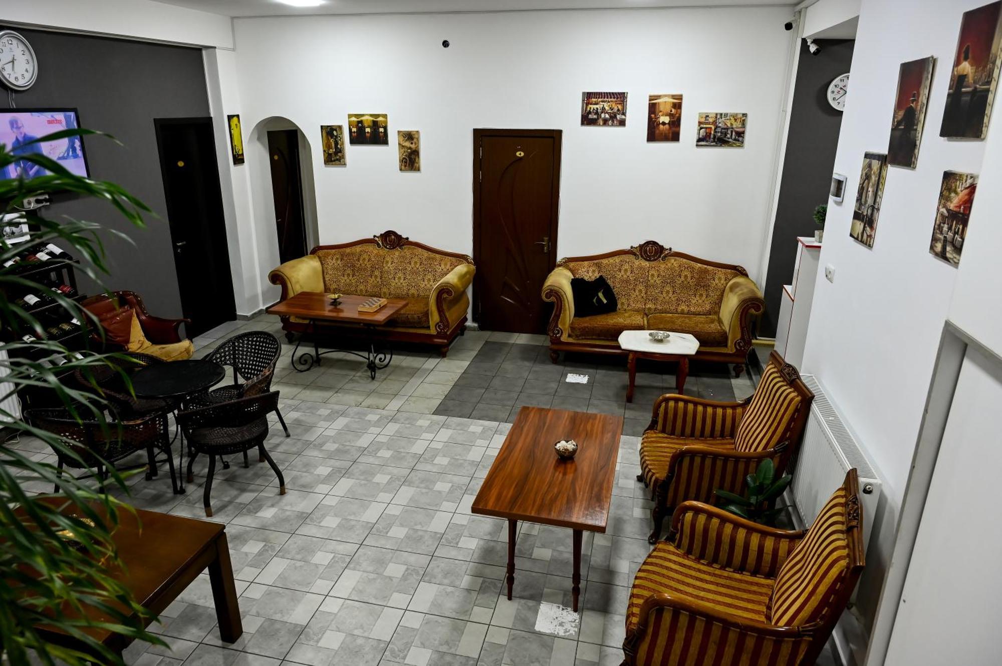 Starhostel Kutaisi Exteriör bild