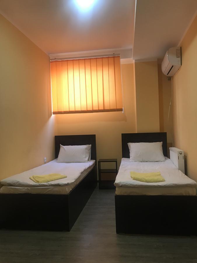 Starhostel Kutaisi Exteriör bild